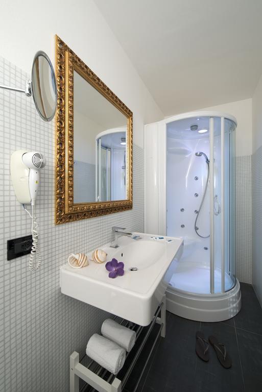 Nice Hotel Бибионе Экстерьер фото