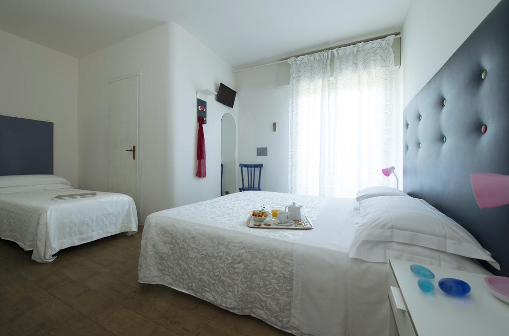 Nice Hotel Бибионе Экстерьер фото