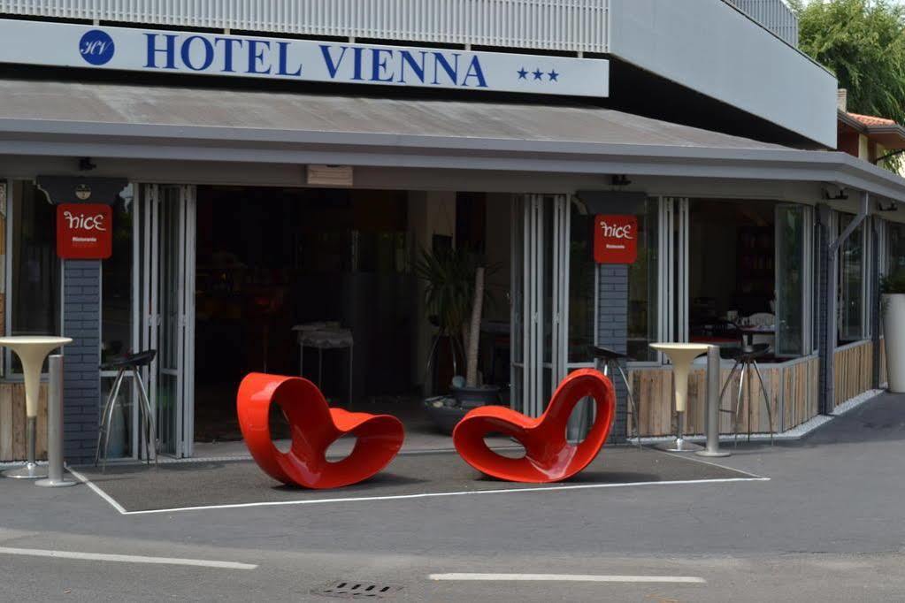 Nice Hotel Бибионе Экстерьер фото