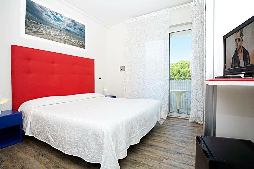 Nice Hotel Бибионе Экстерьер фото